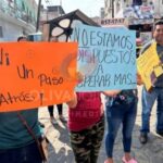 Denuncian padres de familia que siguen inconclusas obras en primaria de Xalapa